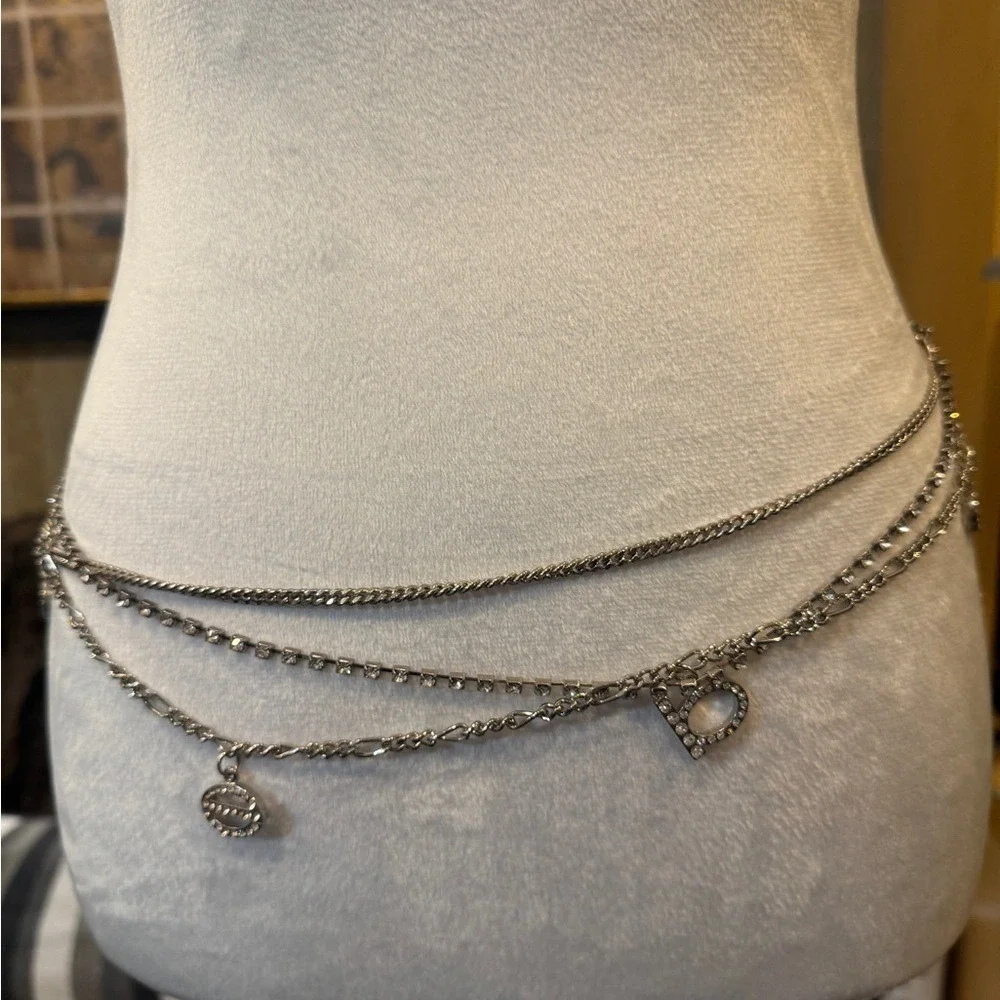 Bebe VINTAGE Elegant‎ Silver Chain Belt  Charms